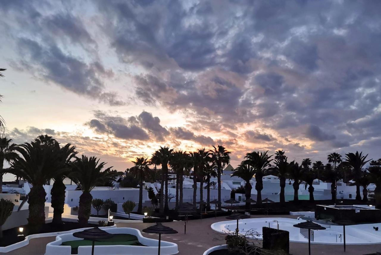 Calypso, Apartamento Completo Con Vistas Al Mar Y A La Piscina En Costa Teguise Εξωτερικό φωτογραφία